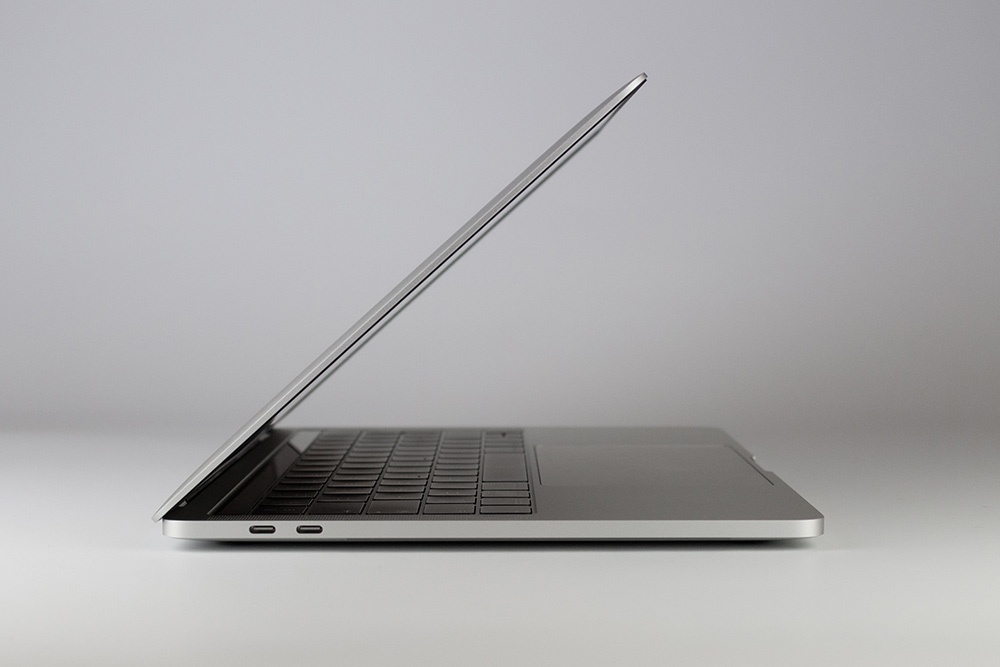 Exempel på MacBook i Grade A, bild 3 av 5, som visar produktens kosmetiska skick