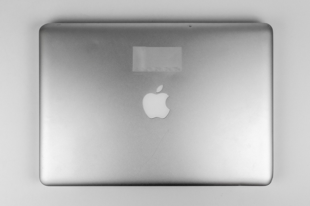 Exempel på MacBook i Grade C, bild 12 av 12, som visar produktens kosmetiska skick