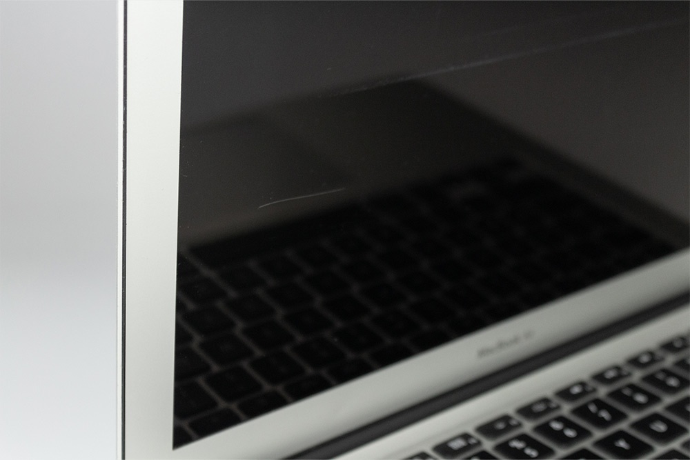 Exempel på MacBook i Grade C, bild 6 av 12, som visar produktens kosmetiska skick