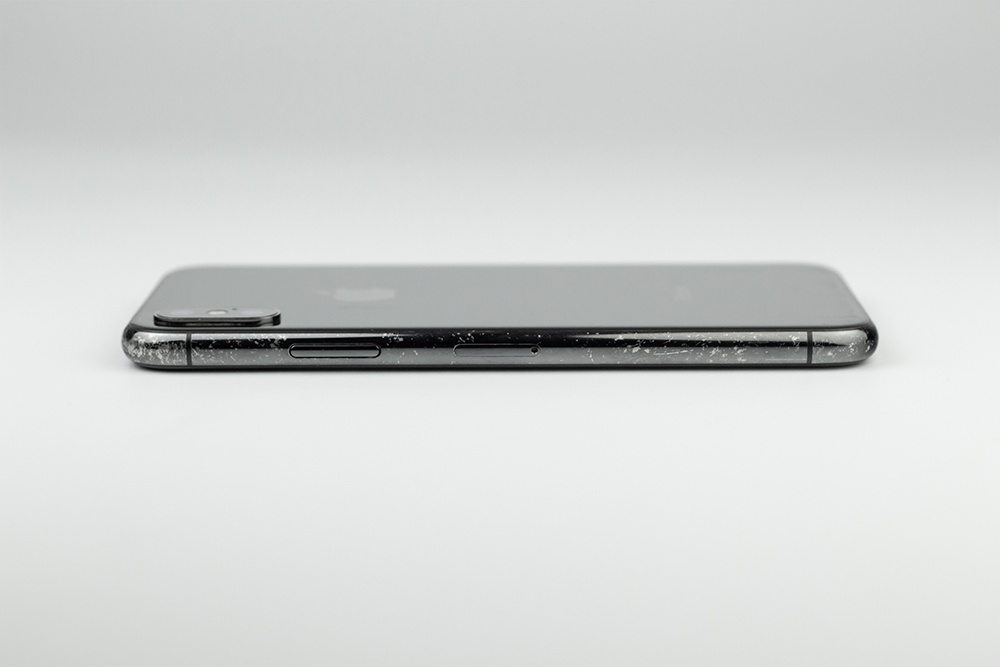 Exempel på iPhone i Grade C, bild 5 av 9, som visar produktens kosmetiska skick