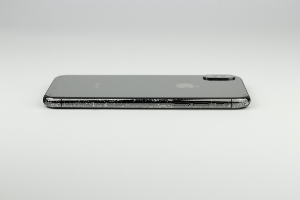 Exempel på iPhone i Grade C, bild 7 av 9, som visar produktens kosmetiska skick