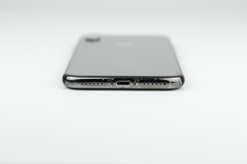 Exempel på iPhone i Grade C, bild 8 av 9, som visar produktens kosmetiska skick