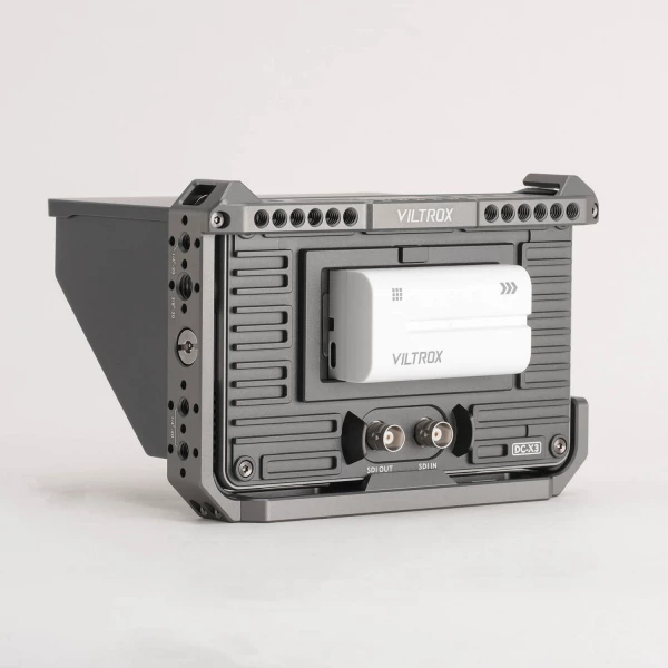 Billig Monitor DC-X3 RIG SDI 2000 Nits Cage Kit - Professionell Skärm med Touchscreen i Hög Ljusstyrka Monitor DC-X3 RIG SDI 2000 Nits Cage Kit