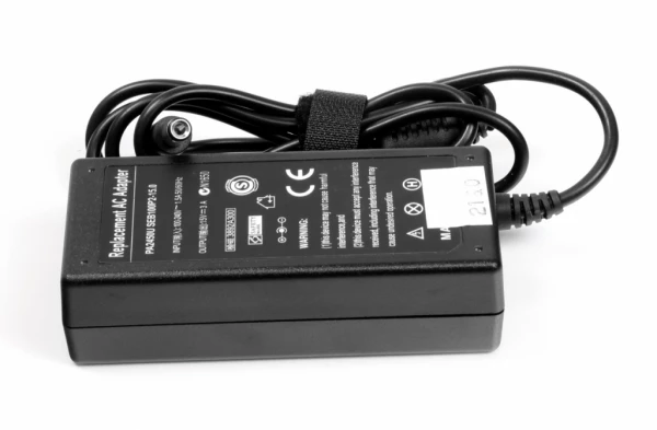 Billig Toshiba 45W 15V 3A Strömadapter - Snabb Leverans och Prismatchning Toshiba 45W 15V 3A strømforsyning 6.3mm x 3.0mm stik - Kompatibel