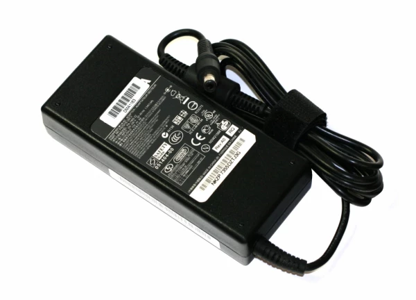 Toshiba 90W 15V 6A laddare - Original