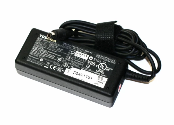 Toshiba 60W 15V 4A laddare - Original